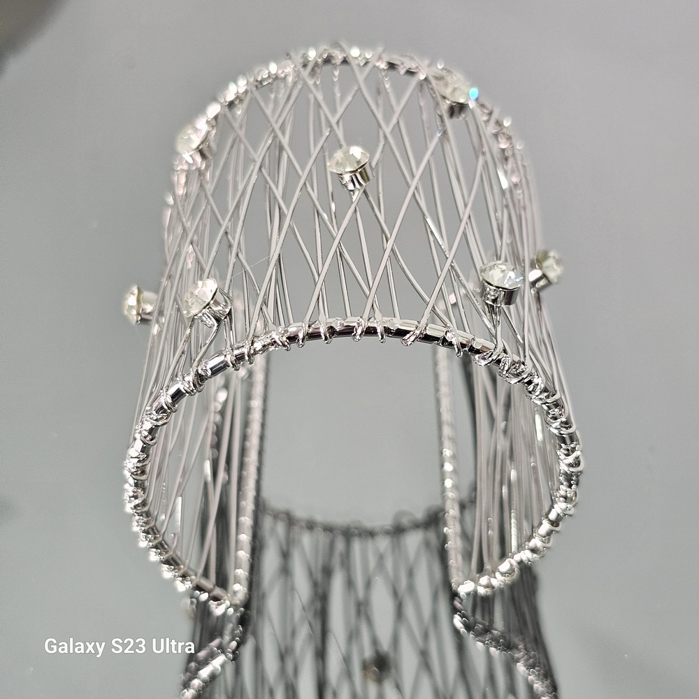 Sophisticated Silver Wire Bracelet with Crystal Accents